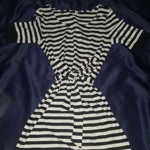 SIZE SMALL BANANA REPUBLIC BLACK AND WHITE DRESS